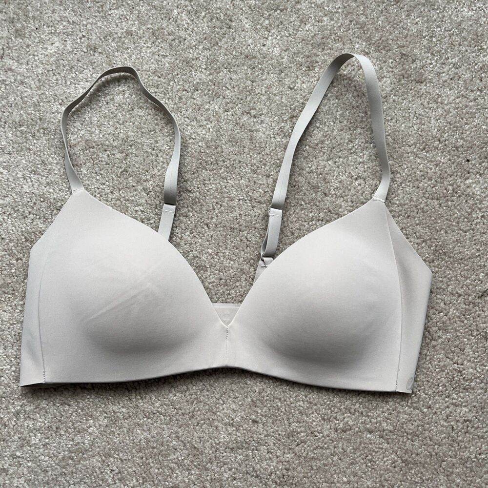 Lululemon Take Shape Bra 34B Barely Beige Wireless Light EUC Seamless Comfort